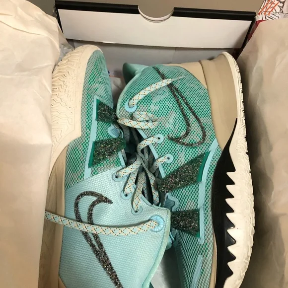 Nike Kyrie 7 Copa size 10